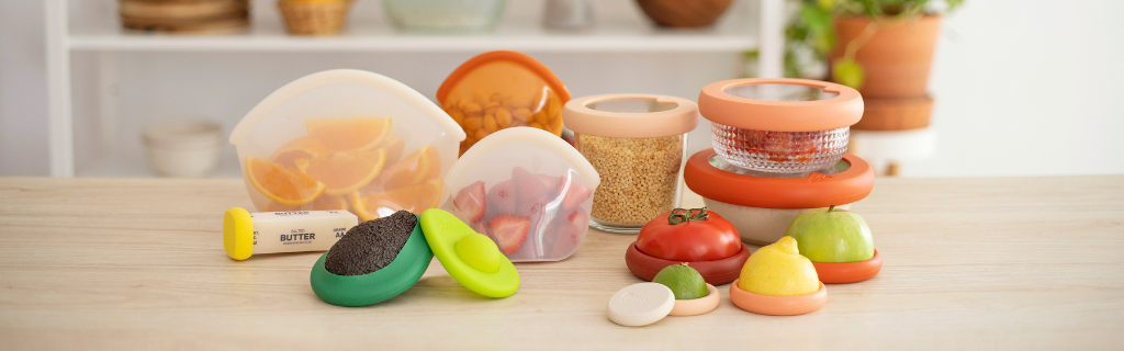 Set of thirteen sustainable and eco-friendly food exchanges that keep food fresh, snacks and leftovers on a wooden table.